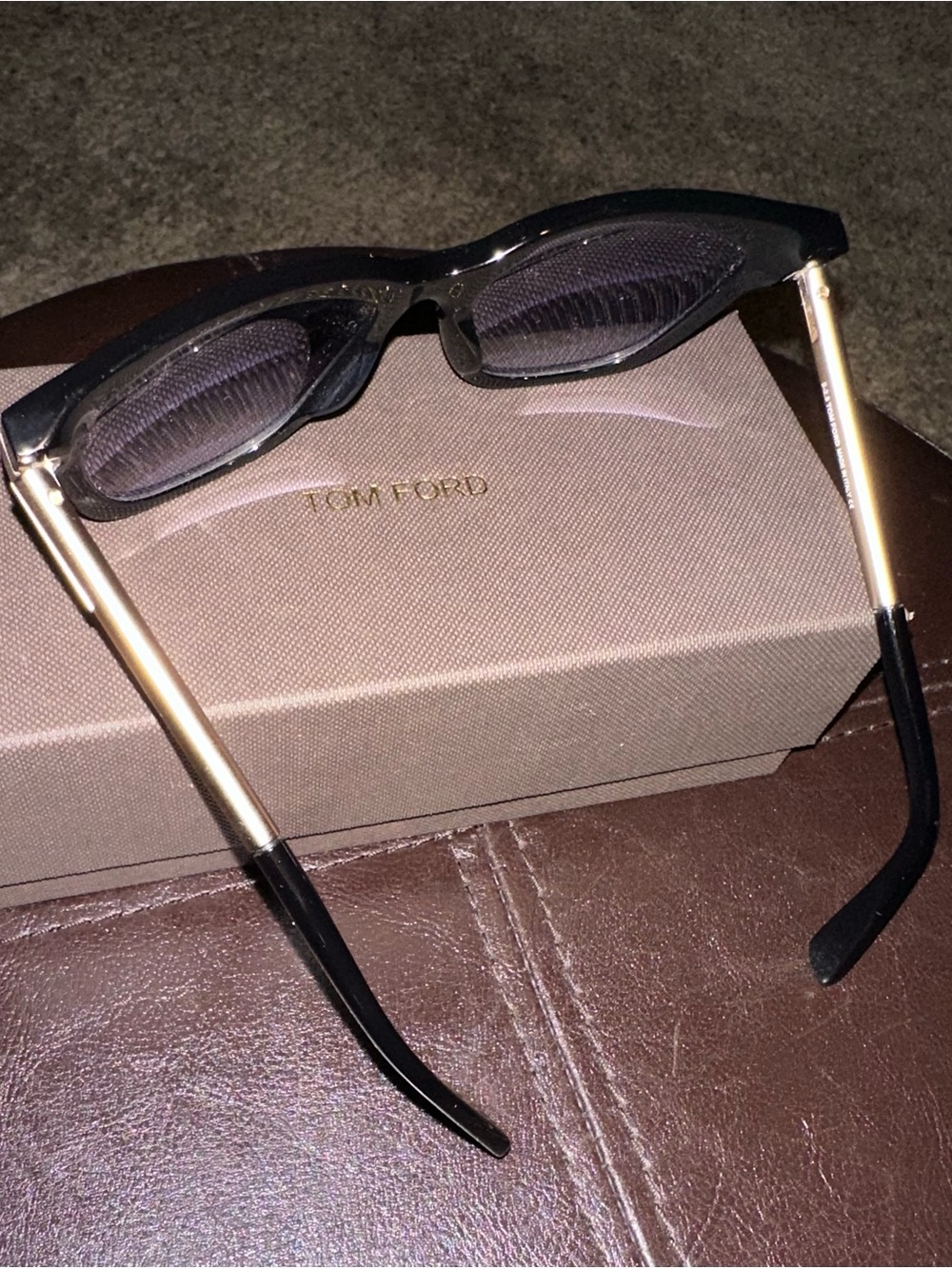 Tom Ford Black Oversized Women's Sunglasses - Picture 4 of 10